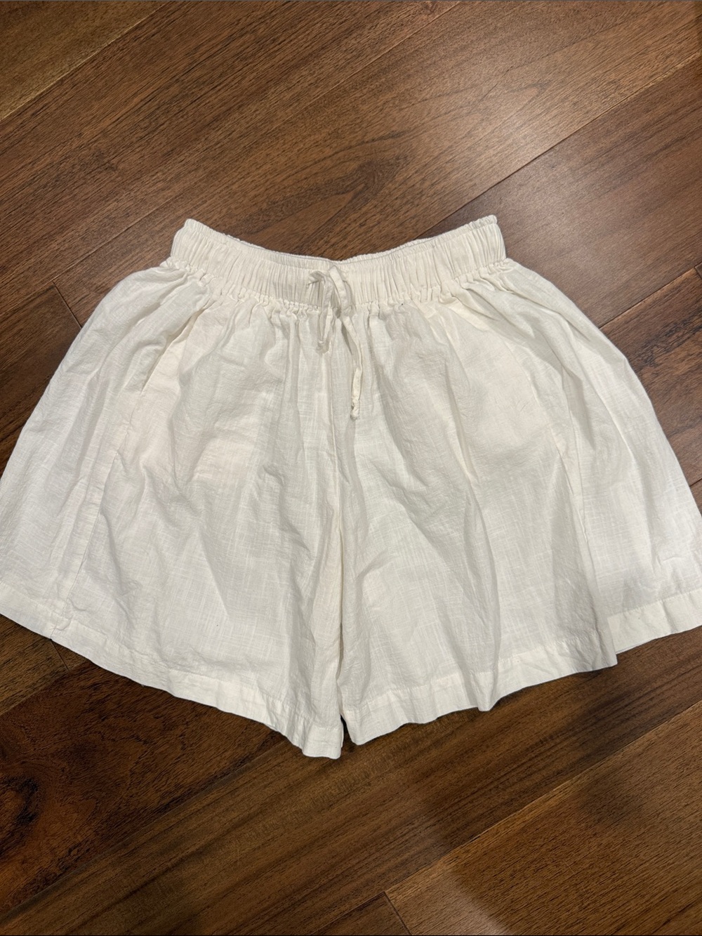 Vintage Cream Elastic-Waist Linen shorts